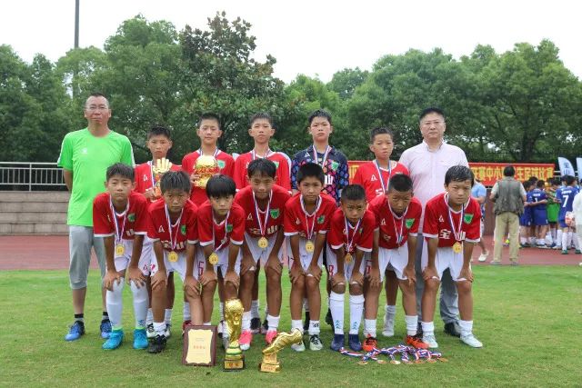 活塞提高对杜伦的报价至2亿美元五年合同
