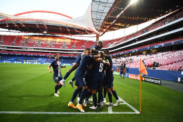 赫尔城铁桶阵2-0爆冷击败曼联
