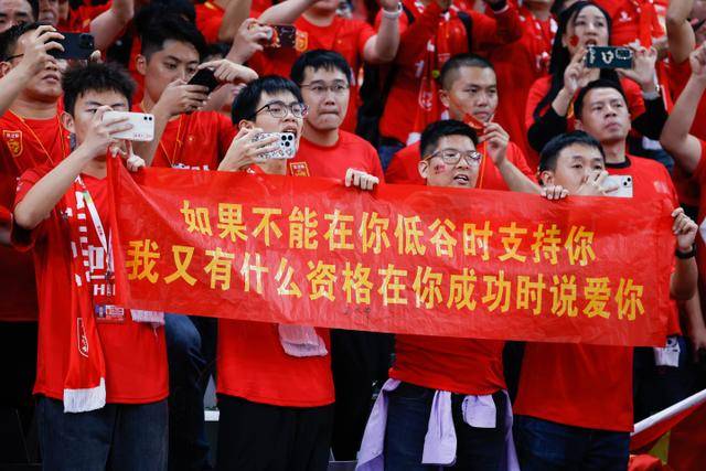 魏祥鑫犯规引冲突 队友迅速出面